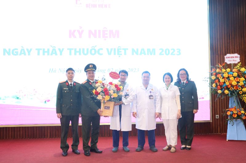 Bệnh viện E Hà Nội đã nâng cấp cơ sở vật chất, tăng cường phòng chống dịch bệnh và chăm sóc sức khỏe cho bệnh nhân tốt hơn. Hãy xem hình ảnh để cảm nhận sự chuyển biến tích cực của bệnh viện và đồng thời có thể tìm hiểu thêm về dịch vụ chăm sóc sức khỏe tại đây.